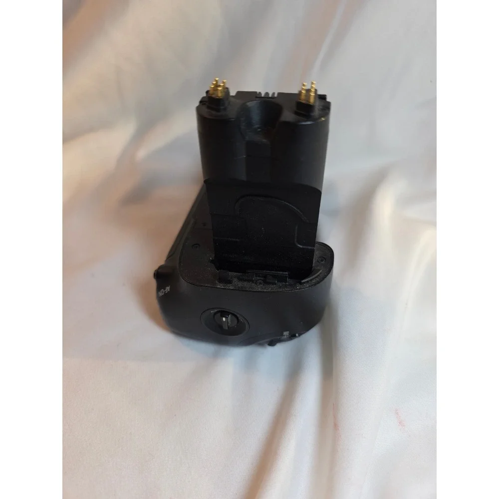 Canon BG-E7 Battery Grip for EOS 7D Digital SLR Camera Black